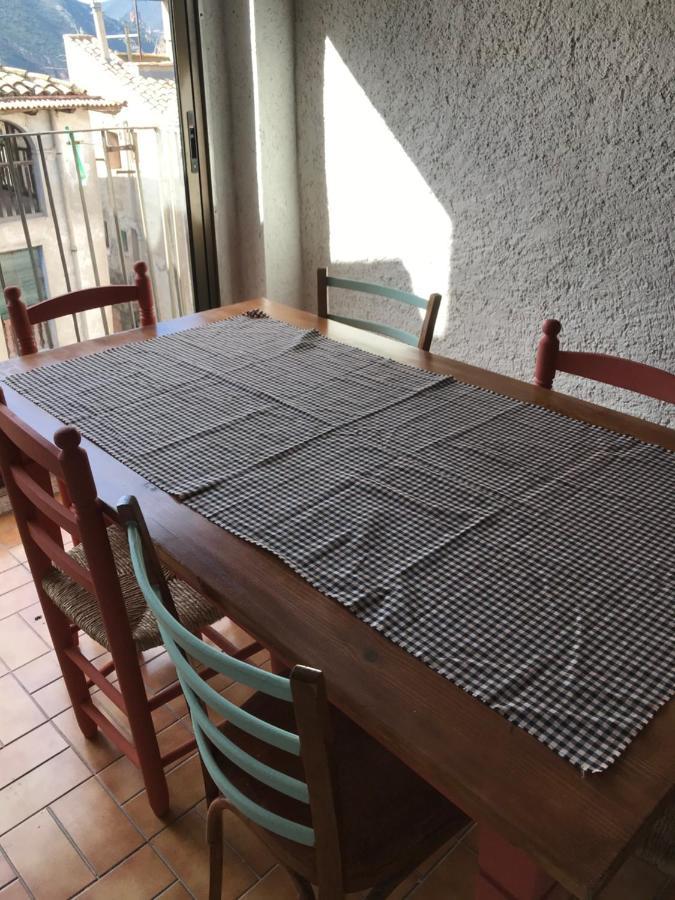 Hostal Casiano Camarasa 외부 사진